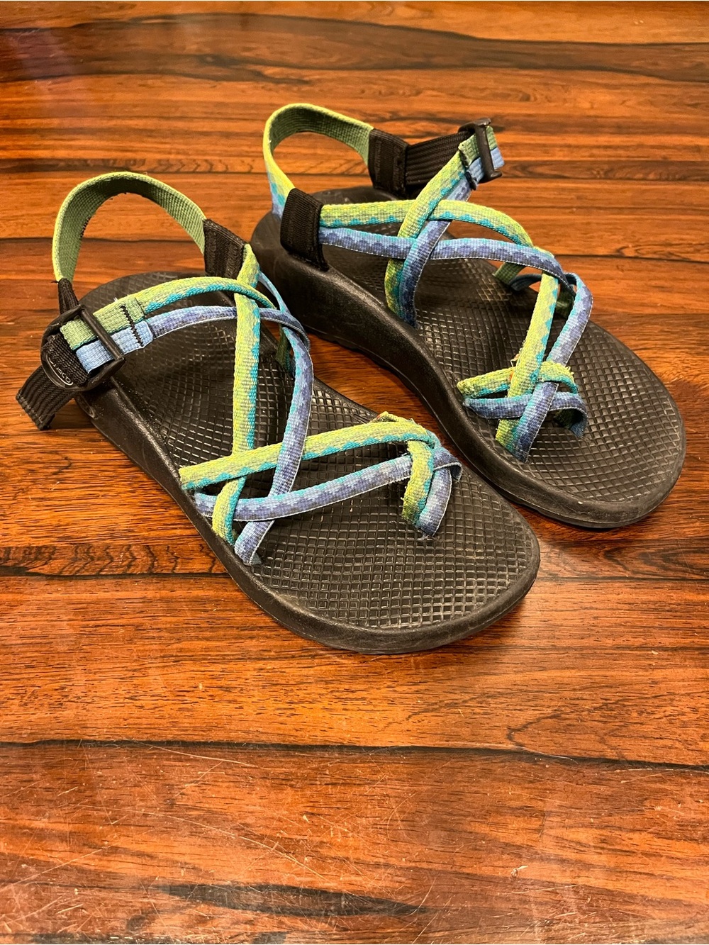 Chaco Z2 Women’s 8 Blue & Green Strap Sandals